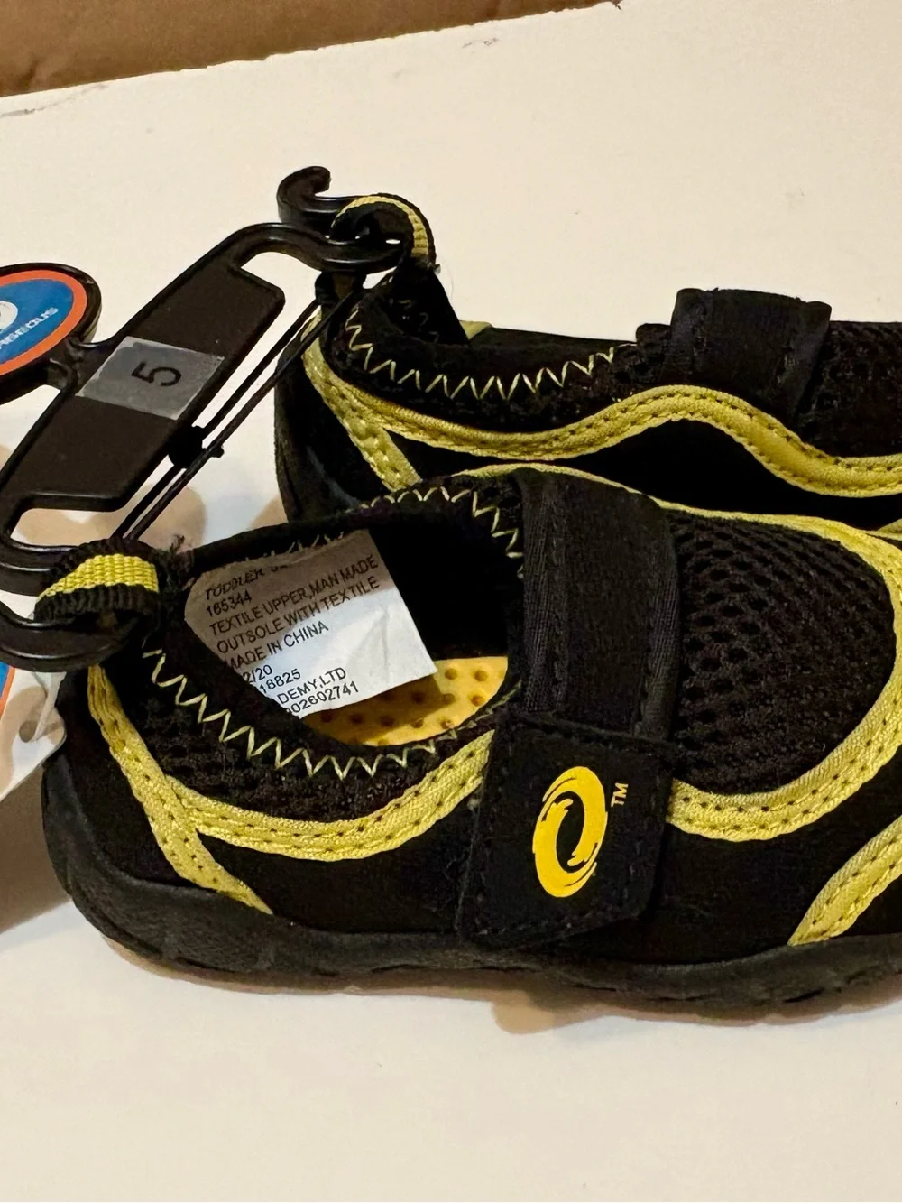 *NWT* O'Rageous Kids Toddler Black & Yellow Aqua Sock Water Slip-On Shoes Size 5